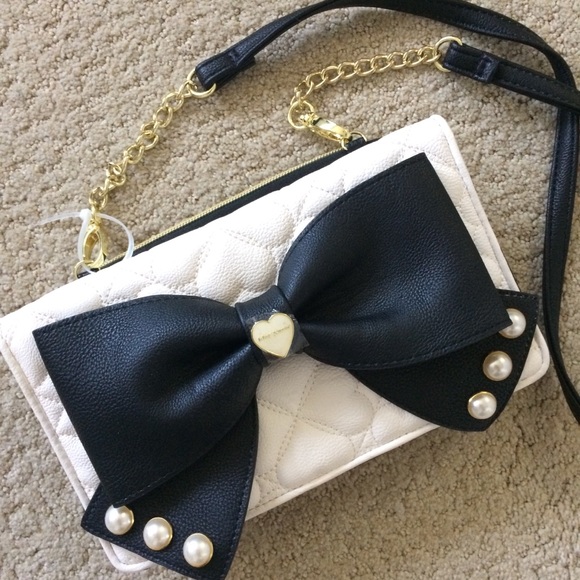 Betsey Johnson Handbags - Betsey Johnson pearl bow crossbody bag